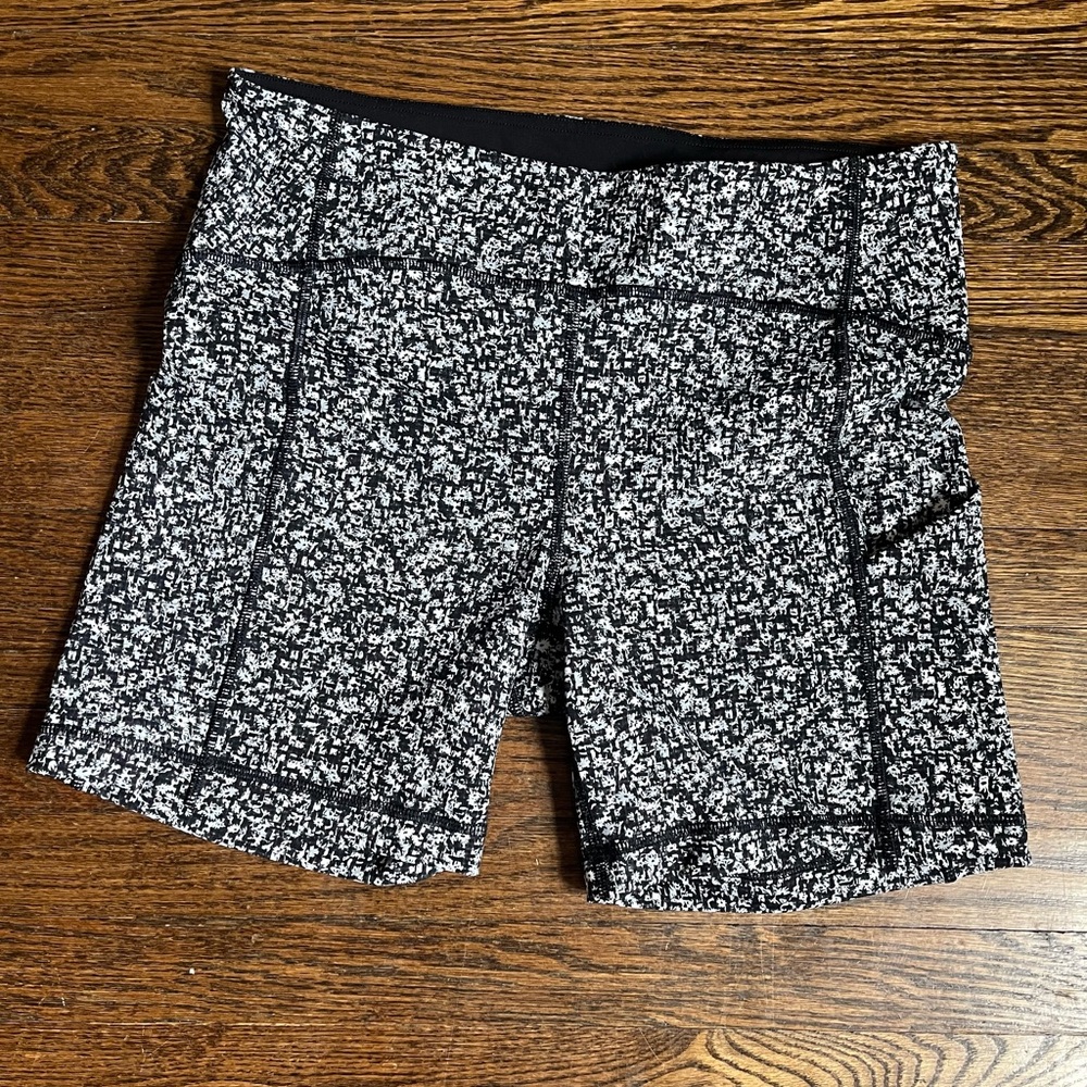 Lululemon sole training black/white bike shorts 10